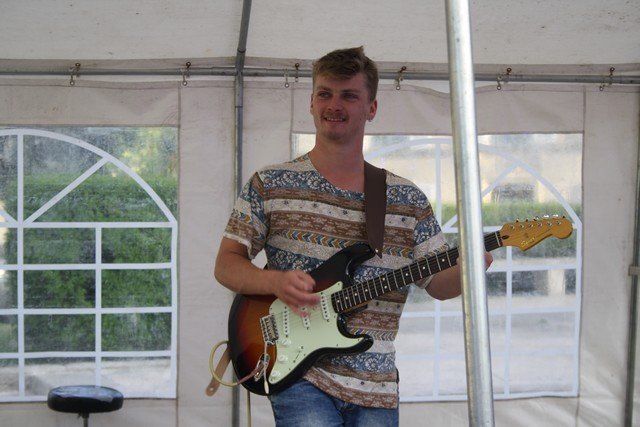 Bassiste du groupe Turtle Vox