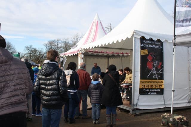 Le stand de l'école de batterie