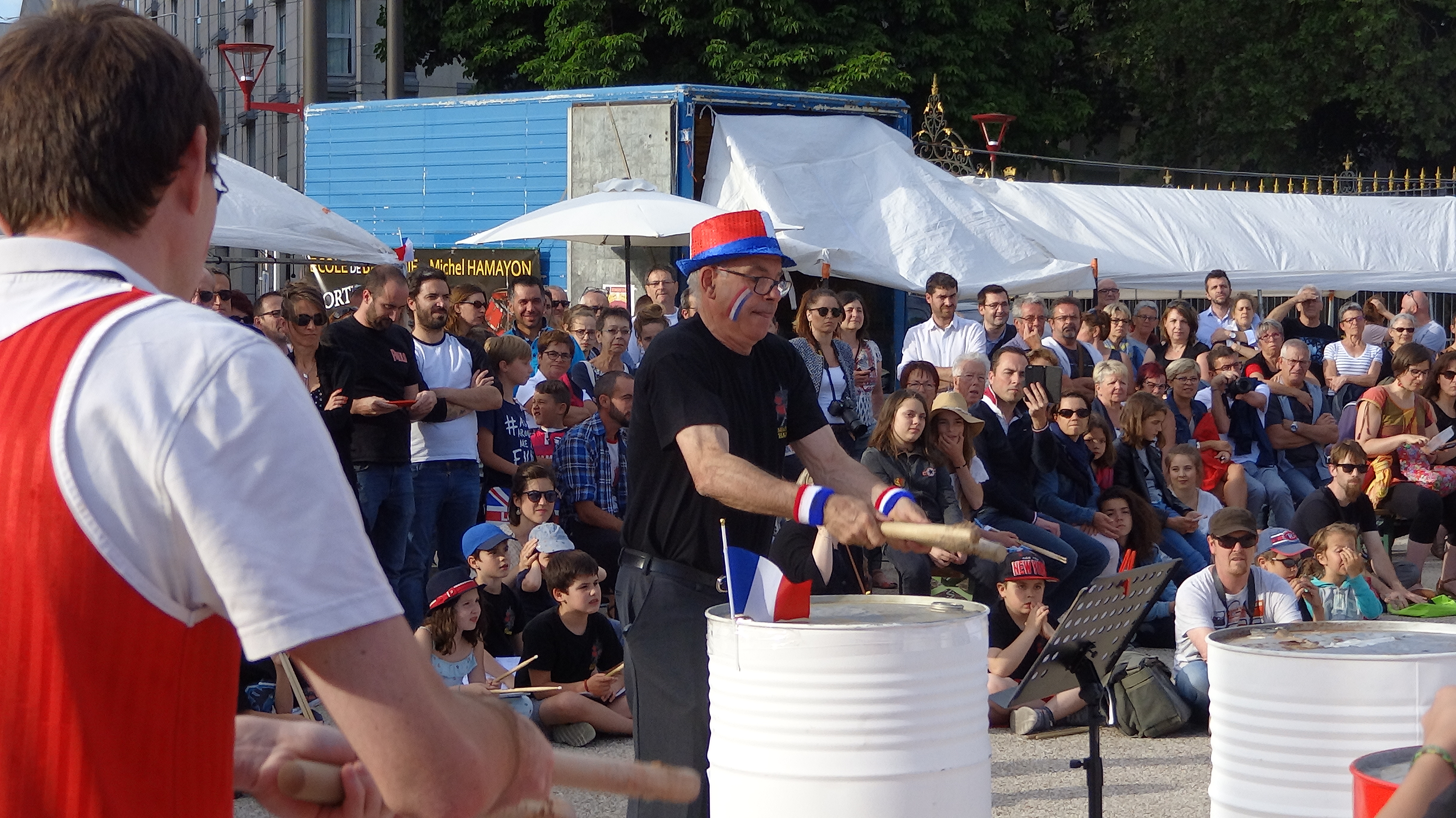 Groupe de percussions industrielles "Tambours Tendance"