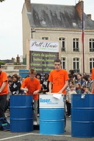 Groupe de percussions industrielles "Tambours Tendance"
