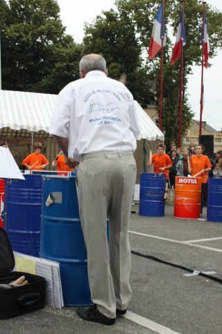 Groupe de percussions industrielles "Tambours Tendance"