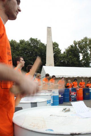Groupe de percussions industrielles "Tambours Tendance"