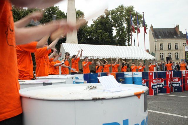 Groupe de percussions industrielles "Tambours Tendance"