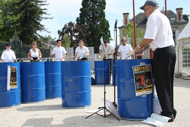 Groupe de percussions industrielles "Tambours Tendance"
