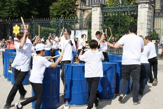 Groupe de percussions industrielles "Tambours Tendance"