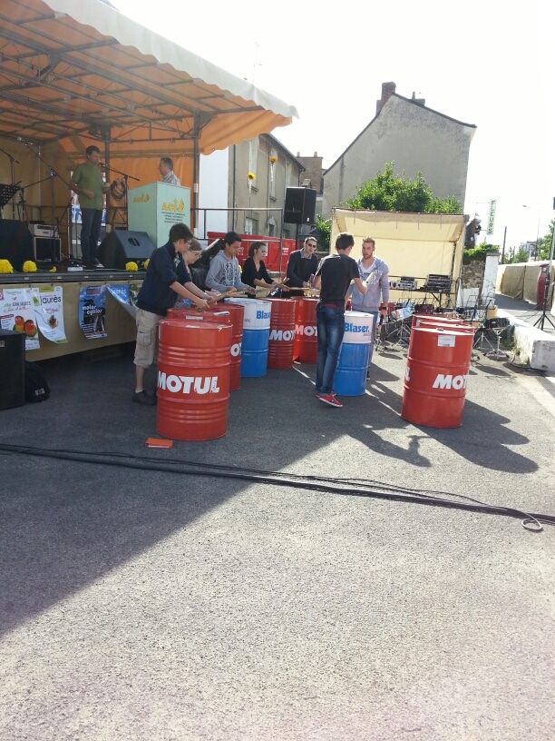 Groupe de percussions industrielles "Tambours Tendance"