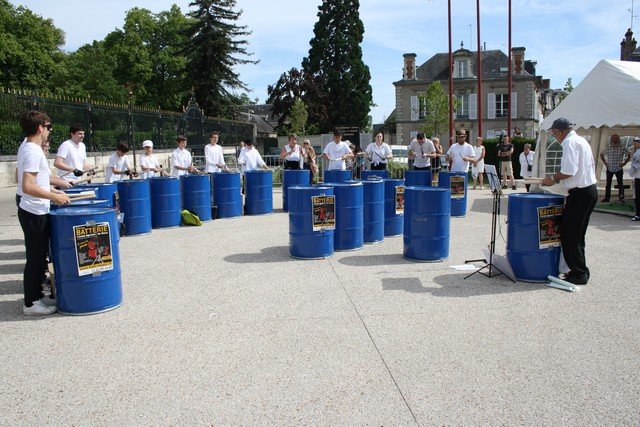 Groupe de percussions industrielles "Tambours Tendance"