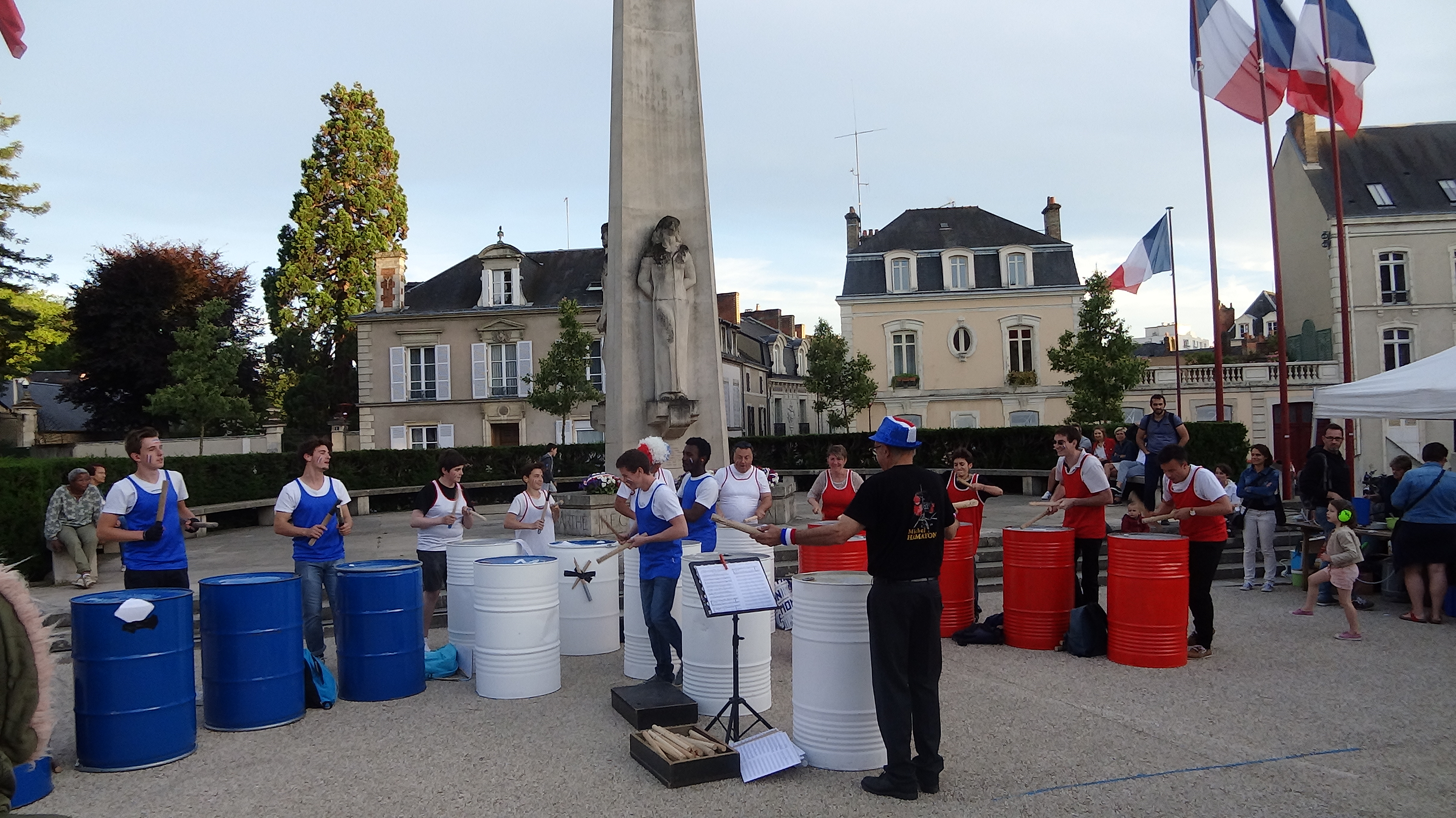 Groupe de percussions industrielles "Tambours Tendance"