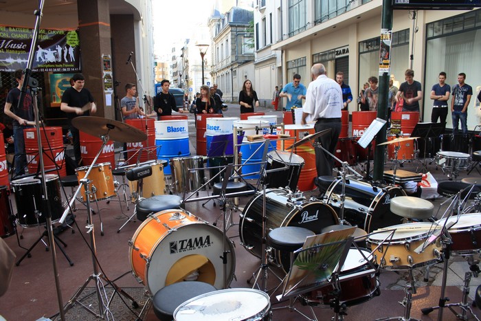 Groupe de percussions industrielles "Tambours Tendance"