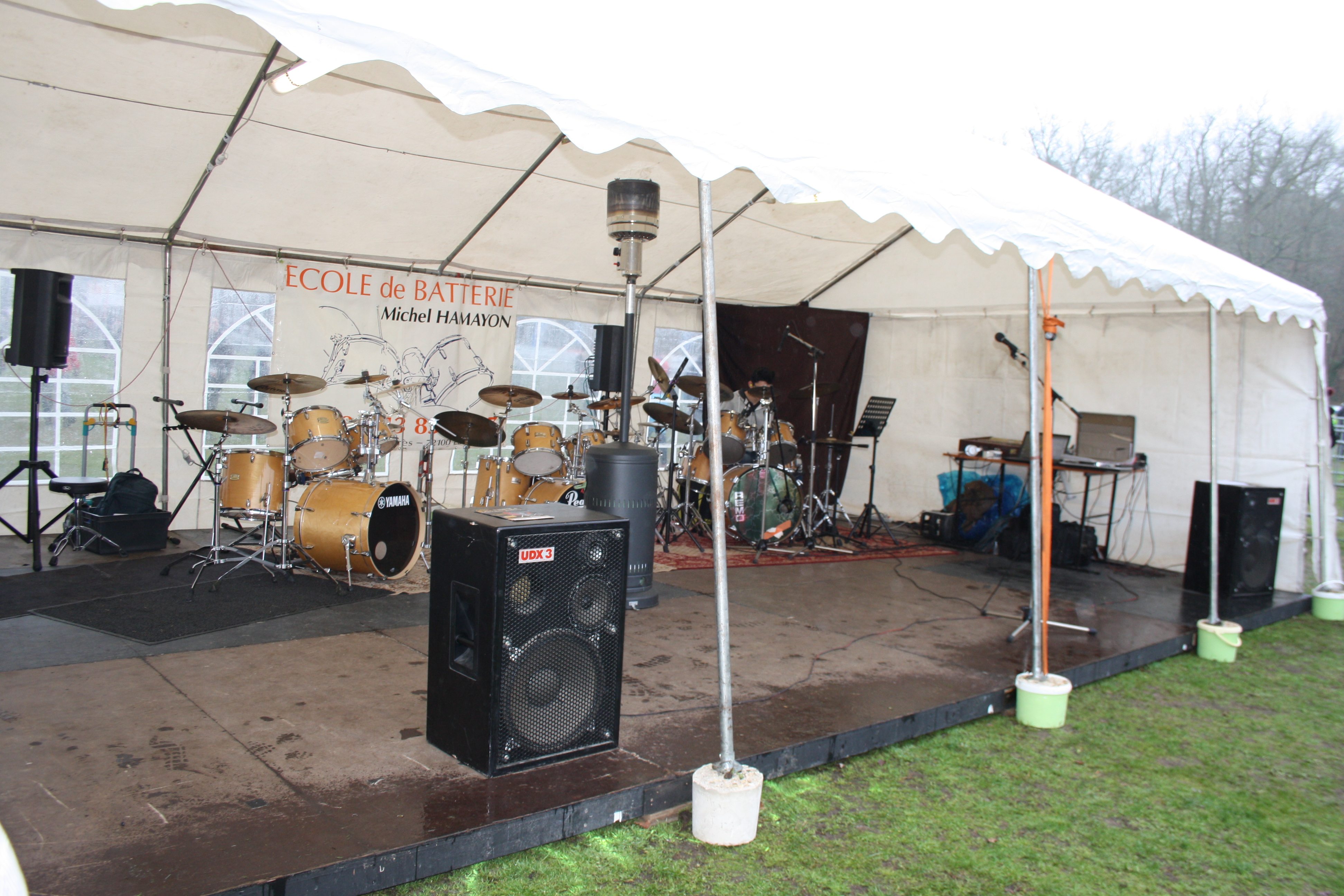 Le stand de l'école de batterie