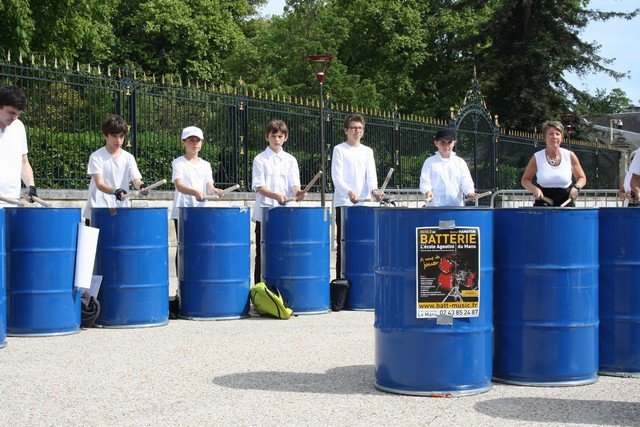 Groupe de percussions industrielles "Tambours Tendance"