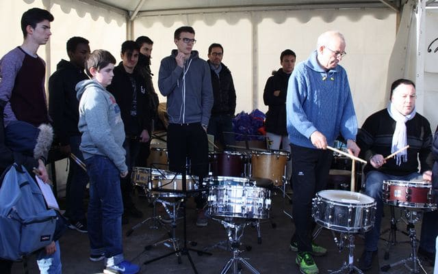 Les élèves de l'école de batterie